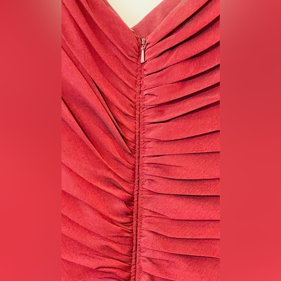 Gown - Picture 4 of 5